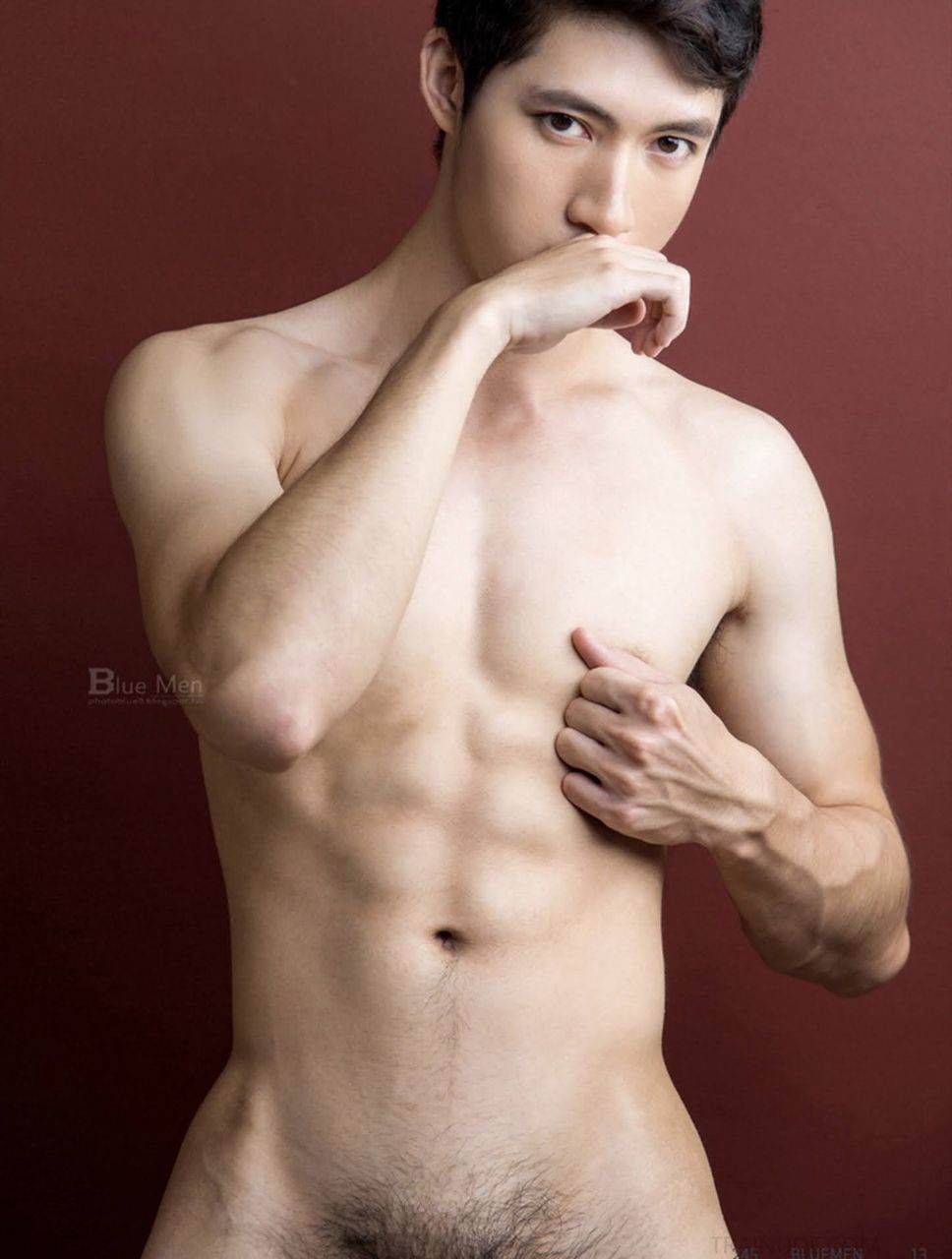 หนุ่มหล่อขึ้นปก 1007