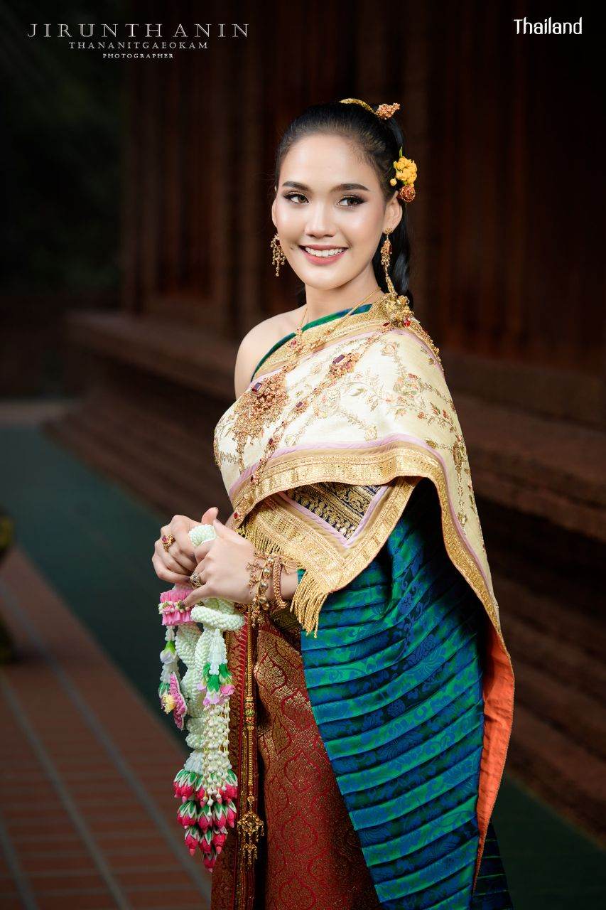 THAI WEDDING DRESS | THAILAND 🇹🇭 (The sabai in Thai dress)