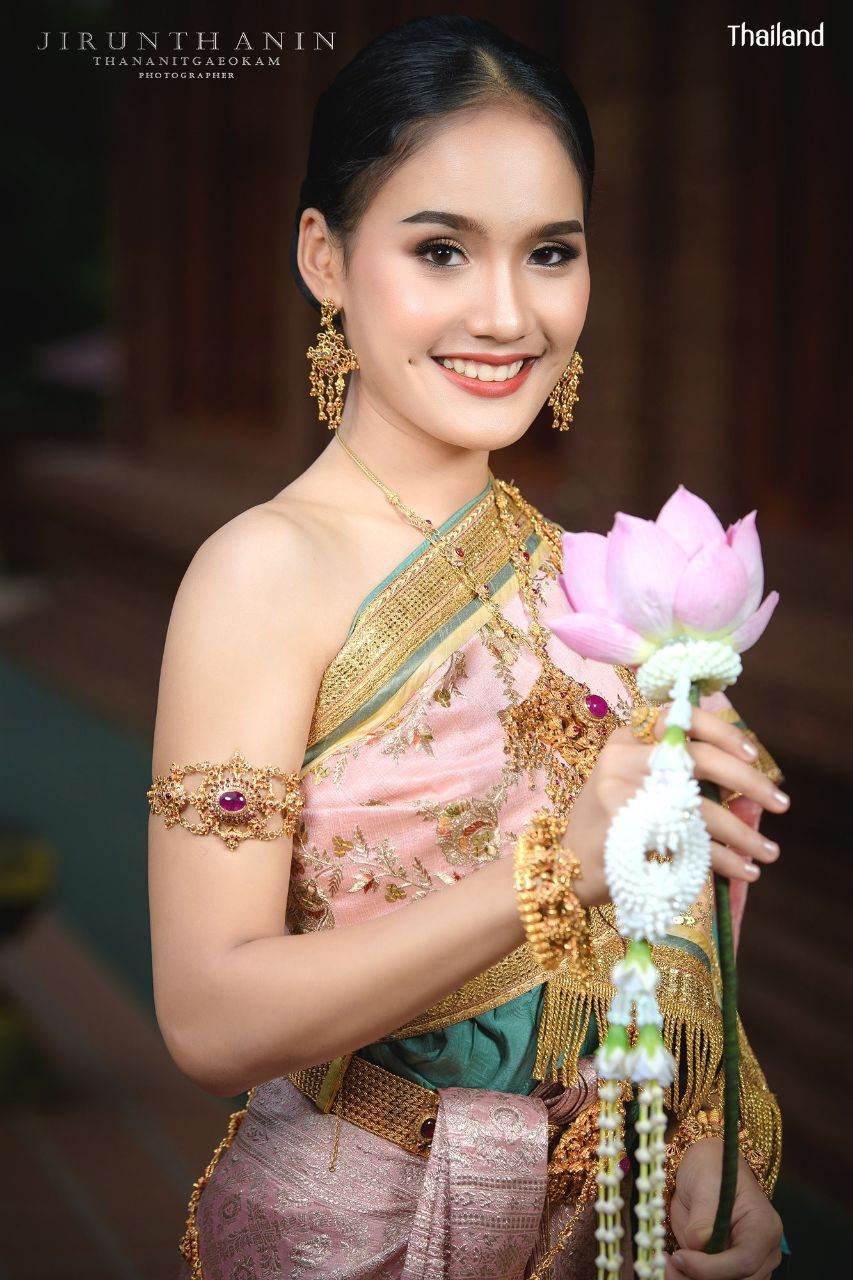 THAI WEDDING DRESS | THAILAND 🇹🇭 (The sabai in Thai dress)