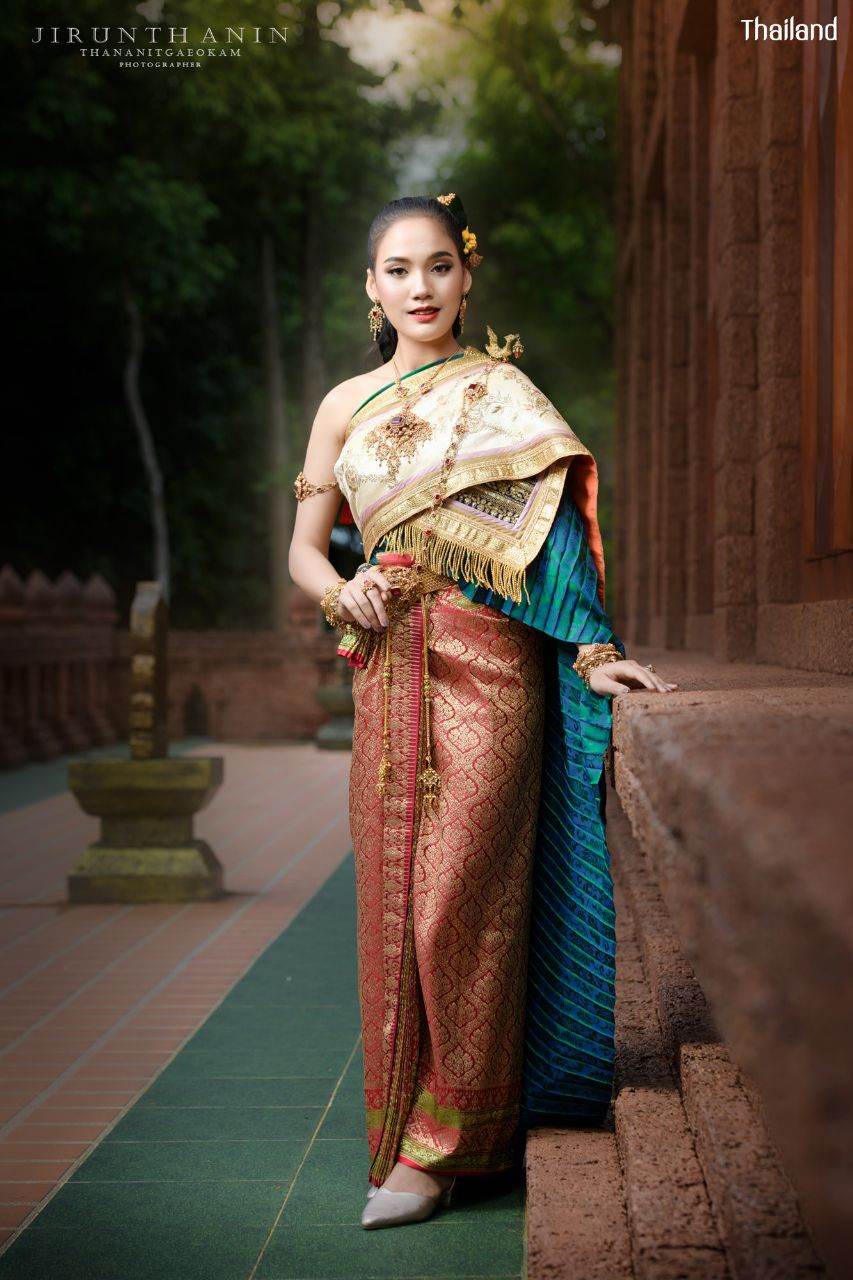 THAI WEDDING DRESS | THAILAND 🇹🇭 (The sabai in Thai dress)