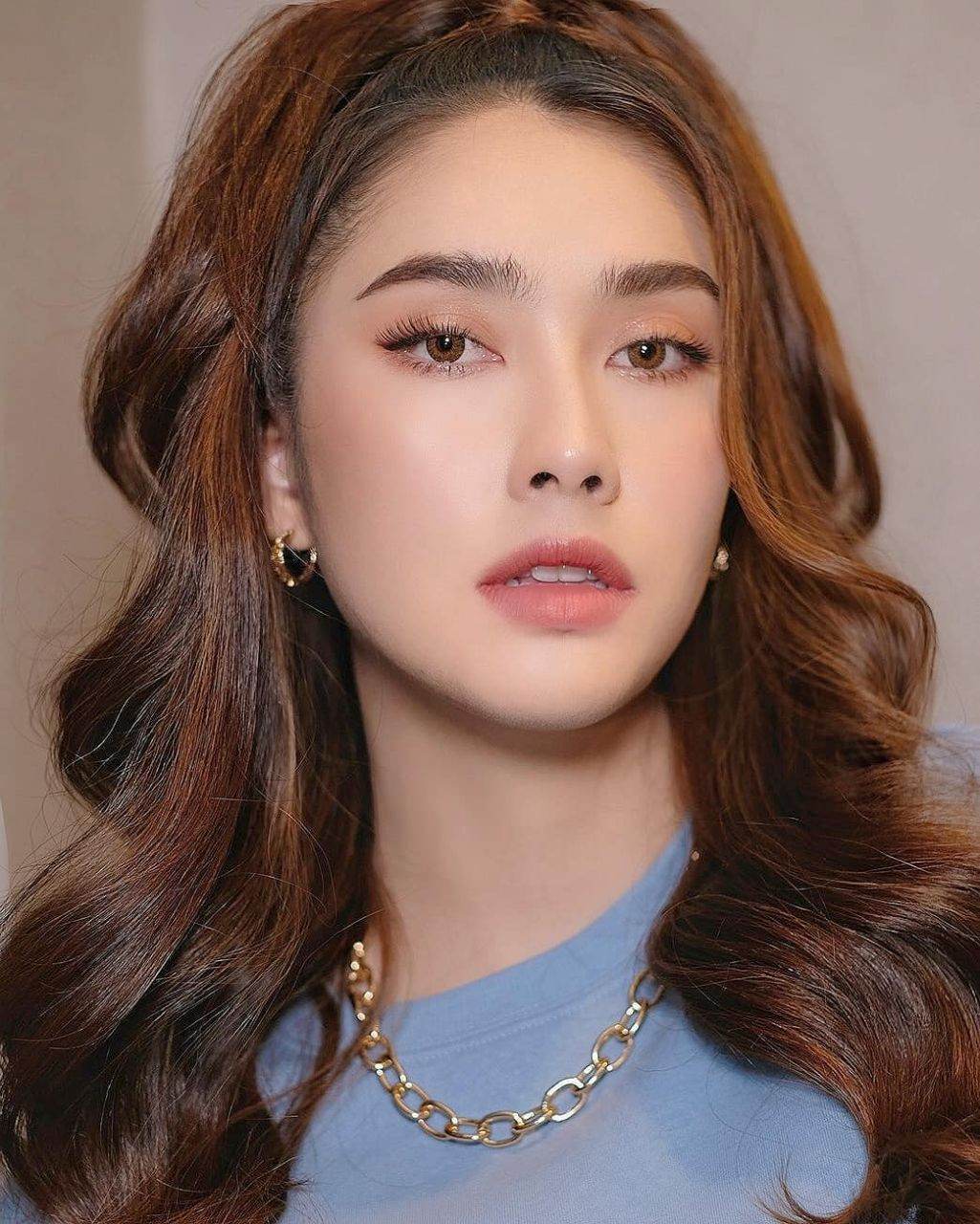 ฮาน่า ลีวิส เรื่อง กุหลาบเกราะเพชร
