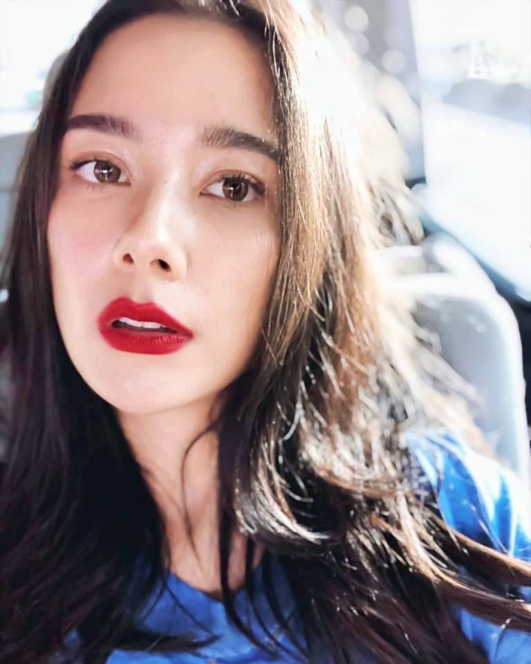 แซมมี่ เคาวเวลล์ เรื่อง นางกรี๊ด