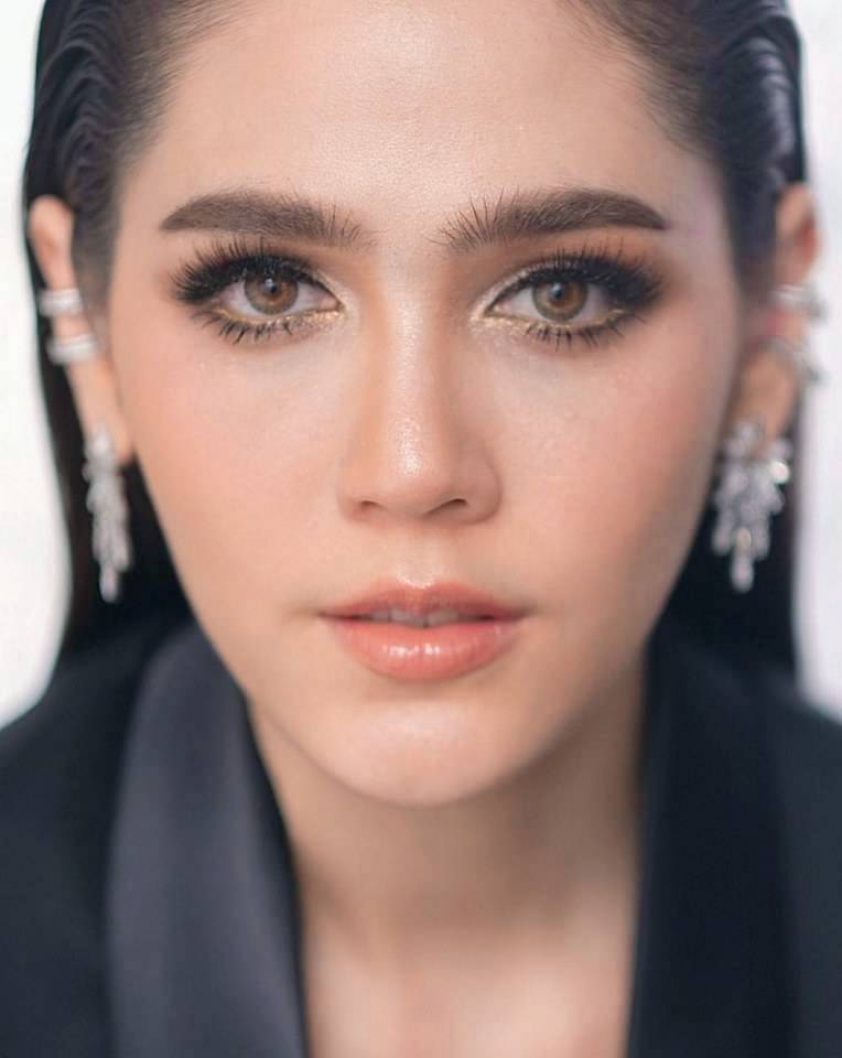 ชมพู่ อารยา เรื่อง หยดน้ำในตะวัน