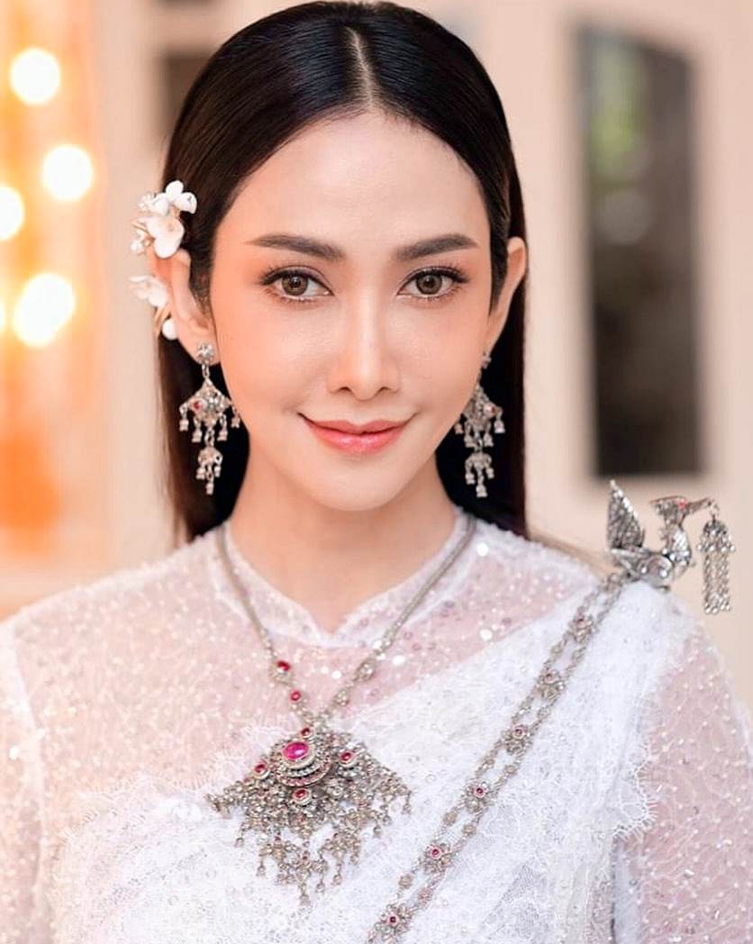 ยุ้ย จีรนันท์ เรื่อง คุณหนูดอกฟ้ากับแมวข้างบ้าน