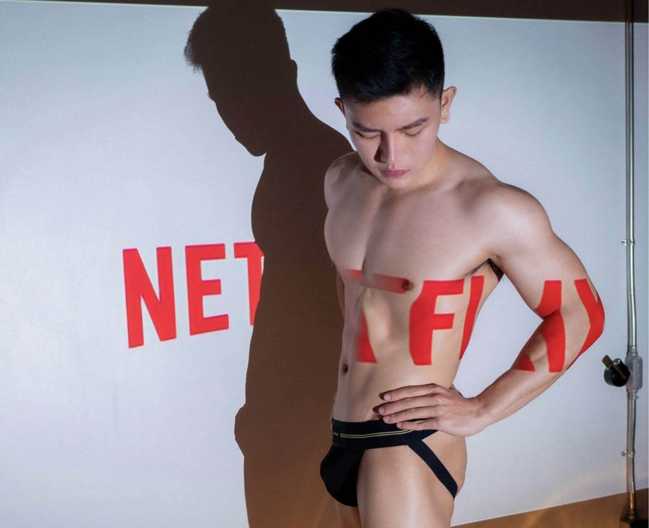 หนุ่มหล่อขึ้นปก 981.10