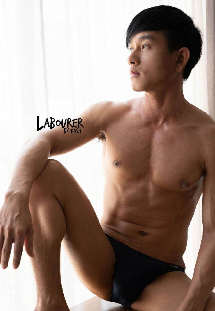 หนุ่มหล่อขึ้นปก 990.3