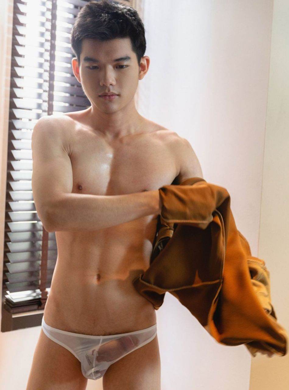 หนุ่มหล่อขึ้นปก 994.3