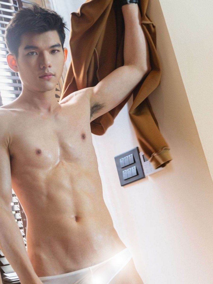 หนุ่มหล่อขึ้นปก 994.3