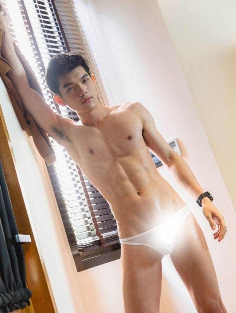หนุ่มหล่อขึ้นปก 994.3