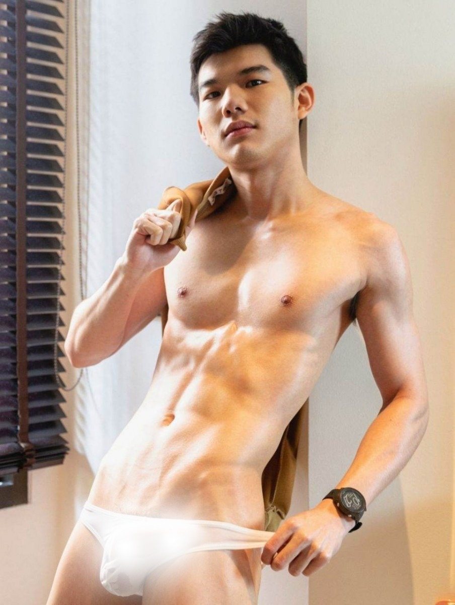 หนุ่มหล่อขึ้นปก 994.3