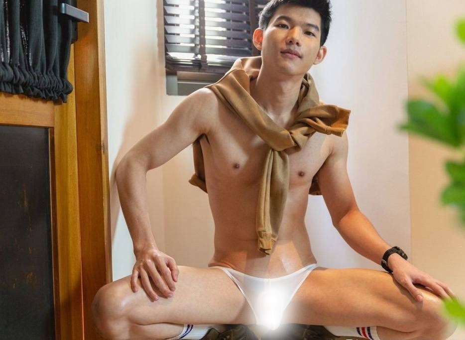 หนุ่มหล่อขึ้นปก 994.3