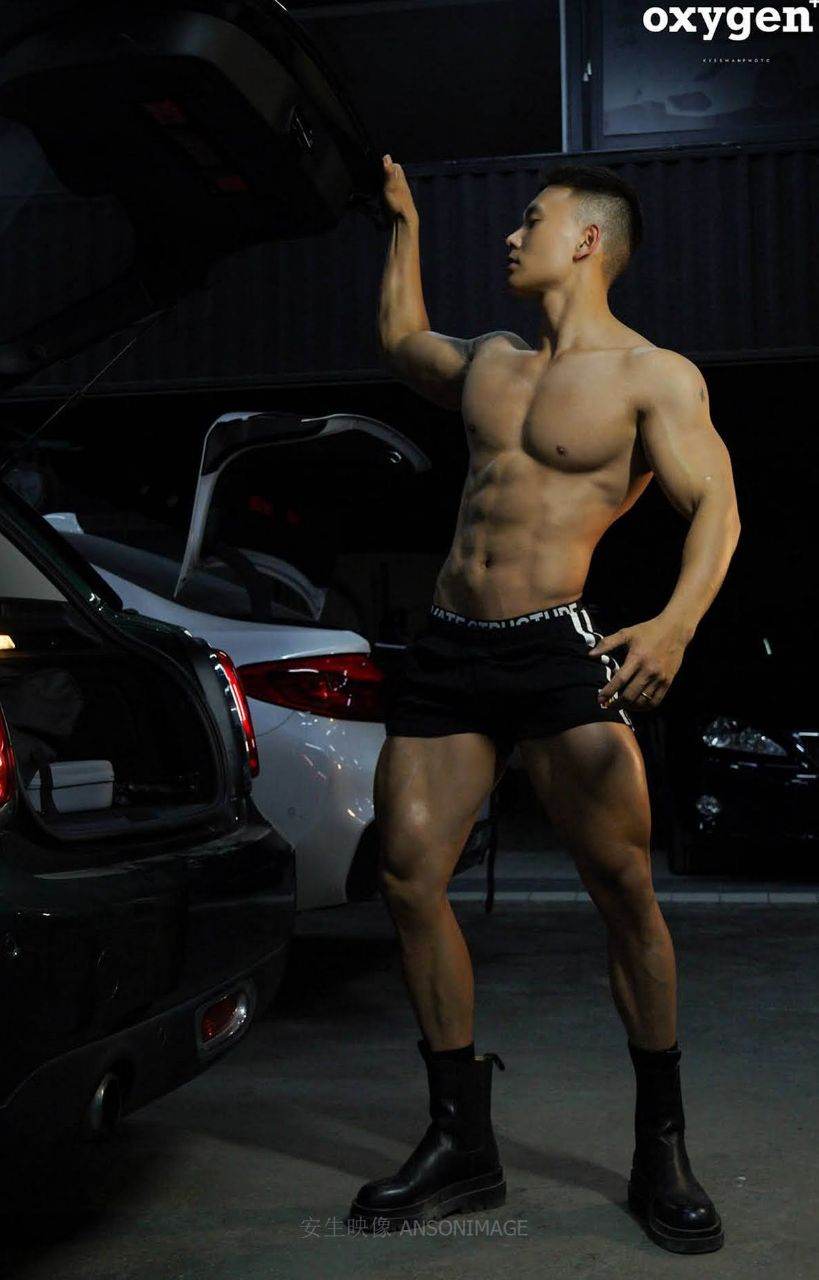 หนุ่มหล่อขึ้นปก 996.3