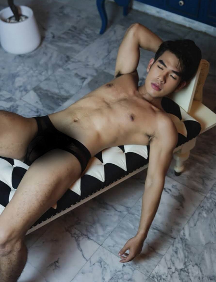 หนุ่มหล่อขึ้นปก 997.3