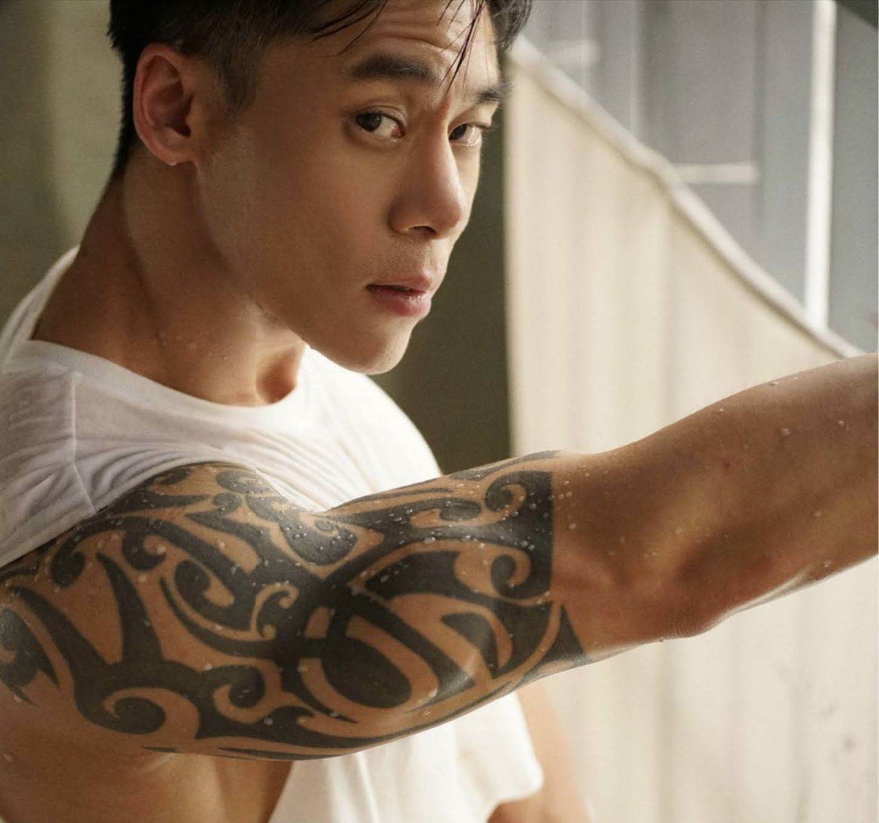 หนุ่มหล่อขึ้นปก 999.3