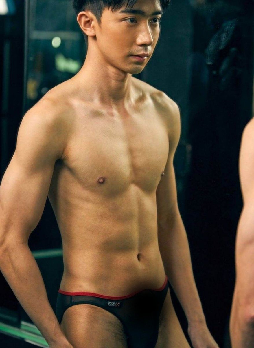 หนุ่มหล่อขึ้นปก 1000.3