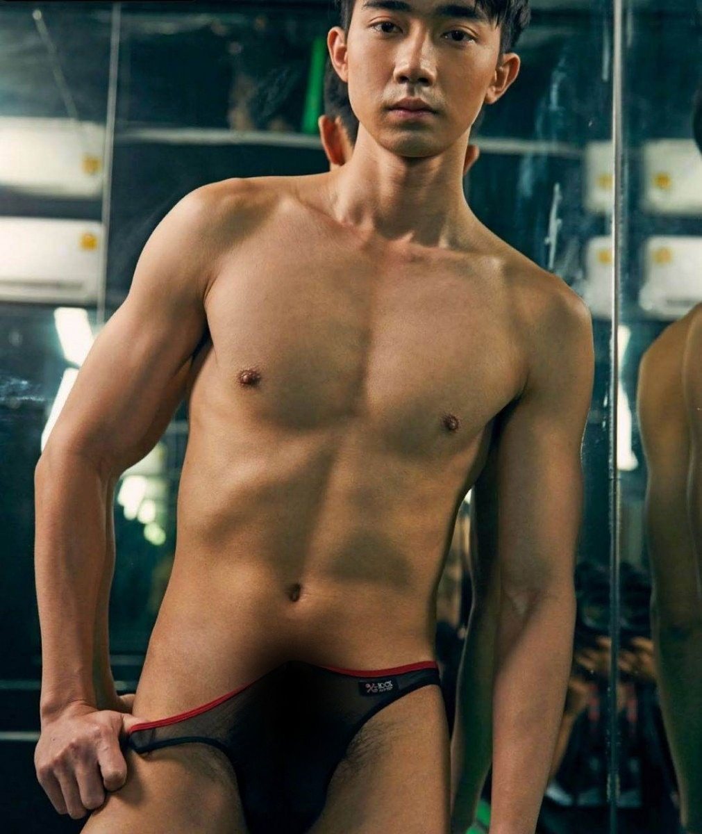 หนุ่มหล่อขึ้นปก 1000.3