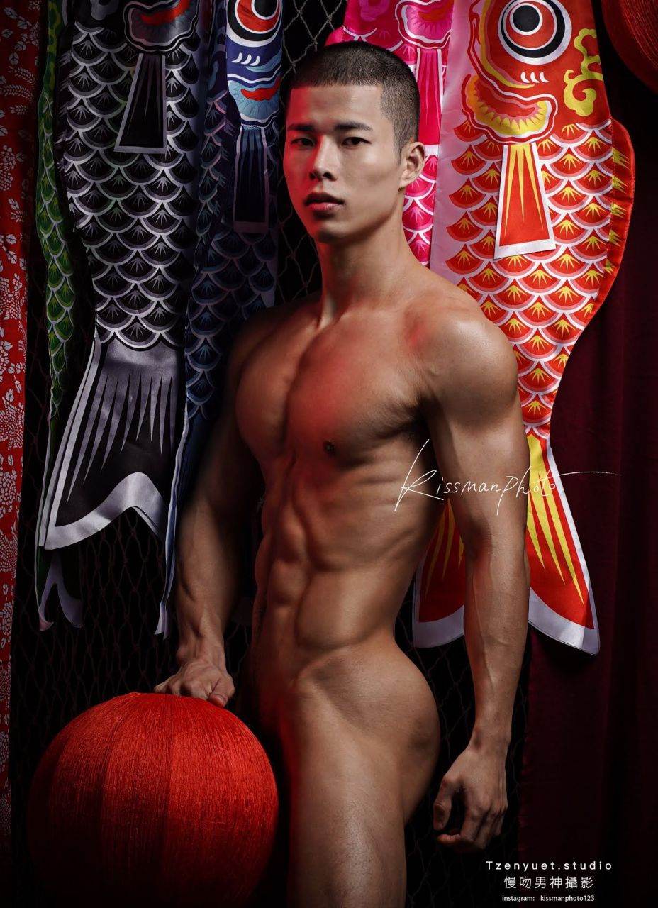หนุ่มหล่อขึ้นปก 1002.3