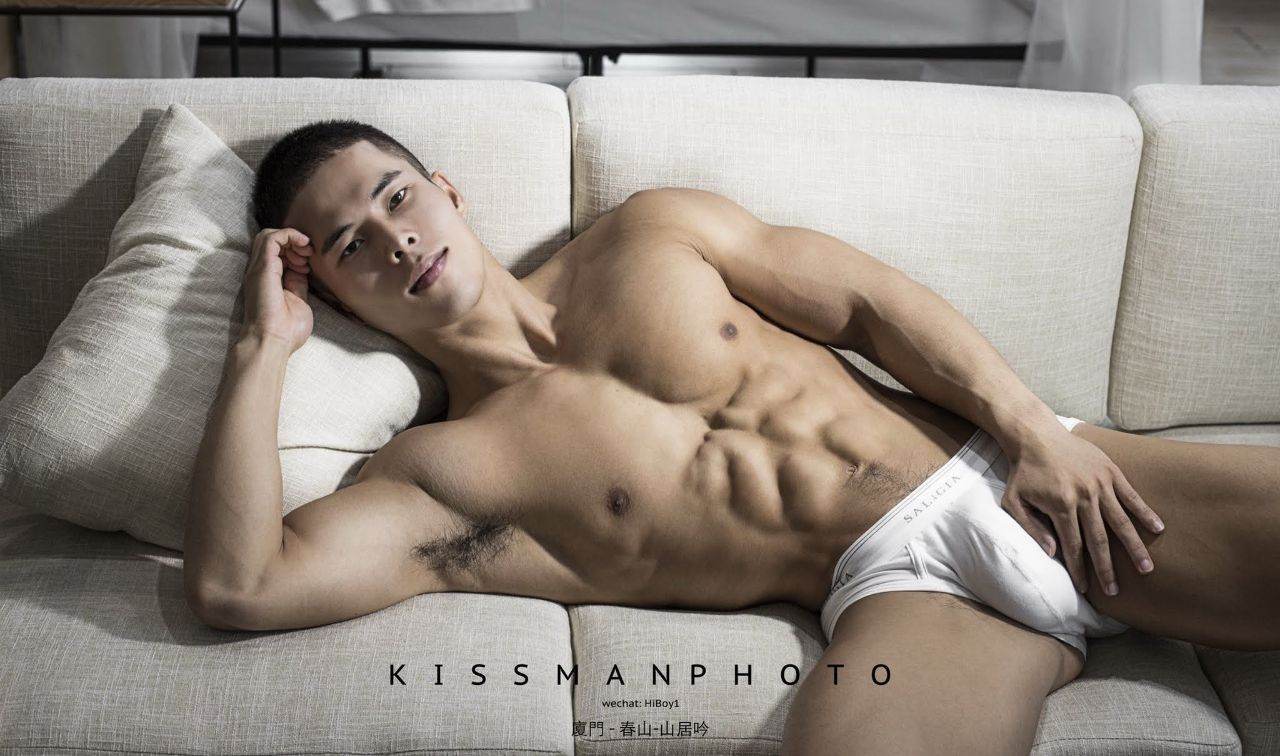 หนุ่มหล่อขึ้นปก 1002.3