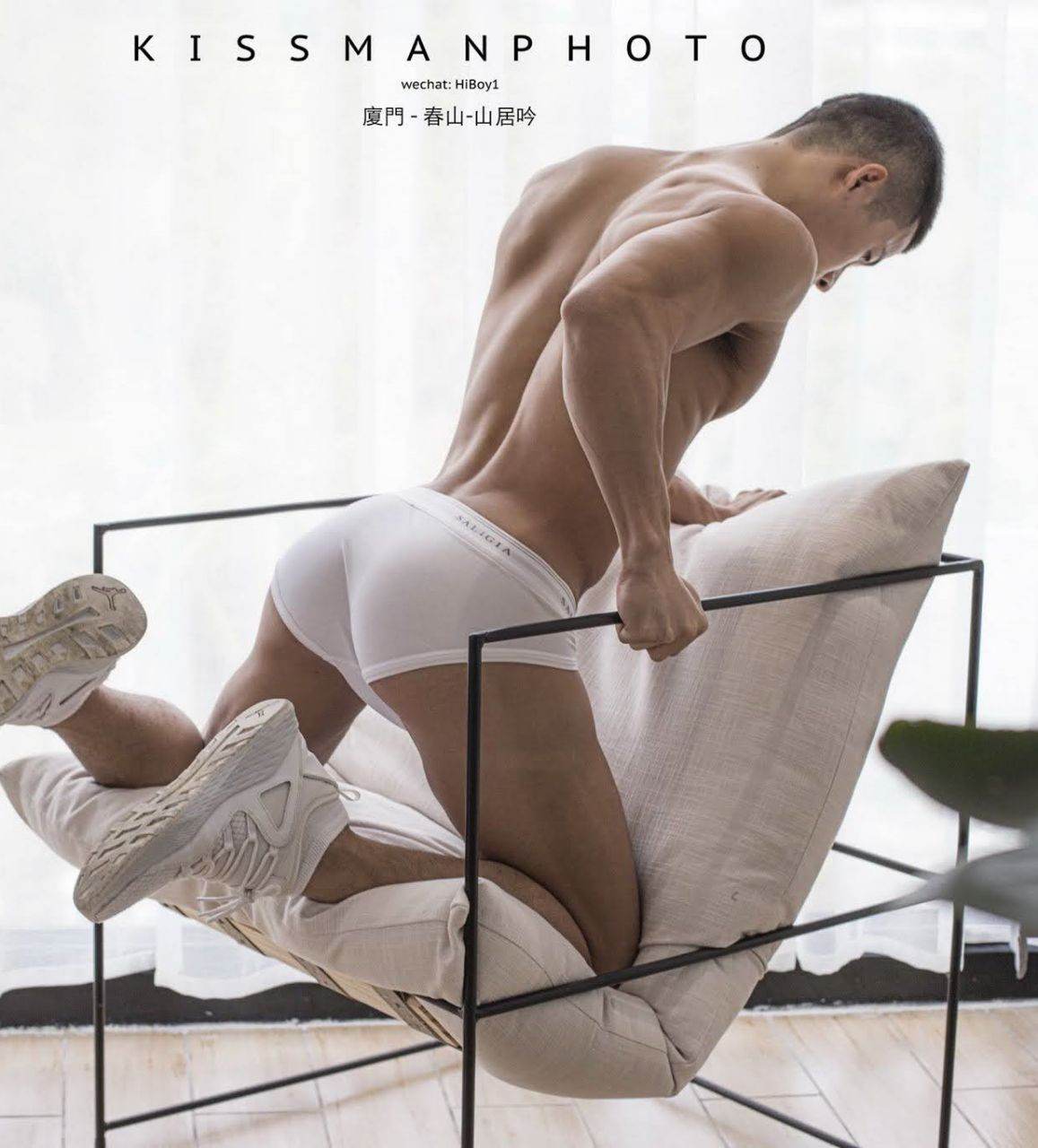 หนุ่มหล่อขึ้นปก 1002.3