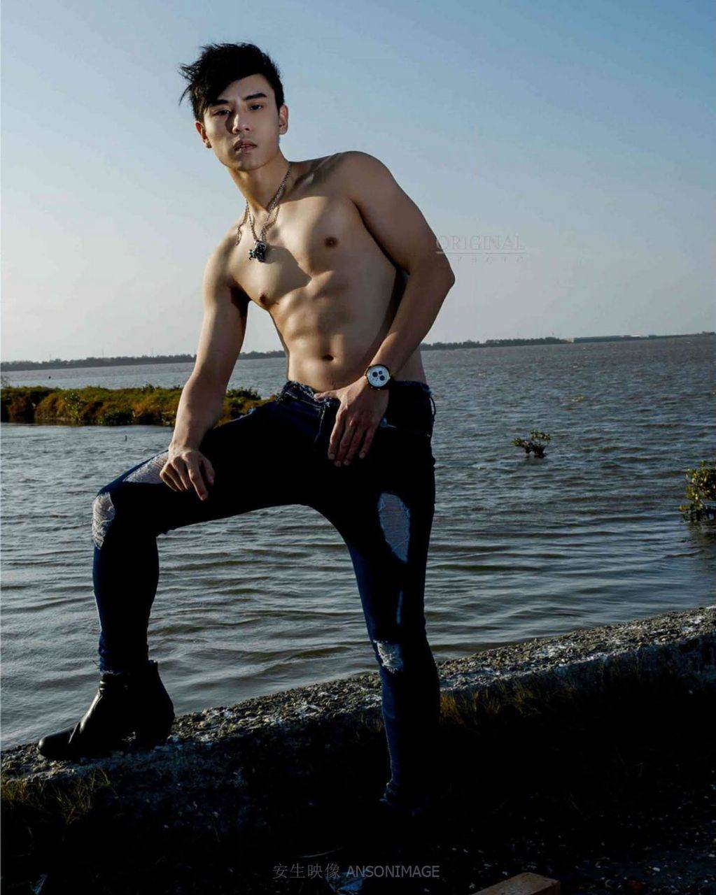 หนุ่มหล่อขึ้นปก 1005.2