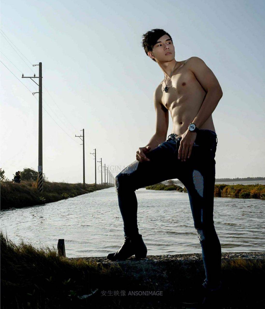 หนุ่มหล่อขึ้นปก 1005.2