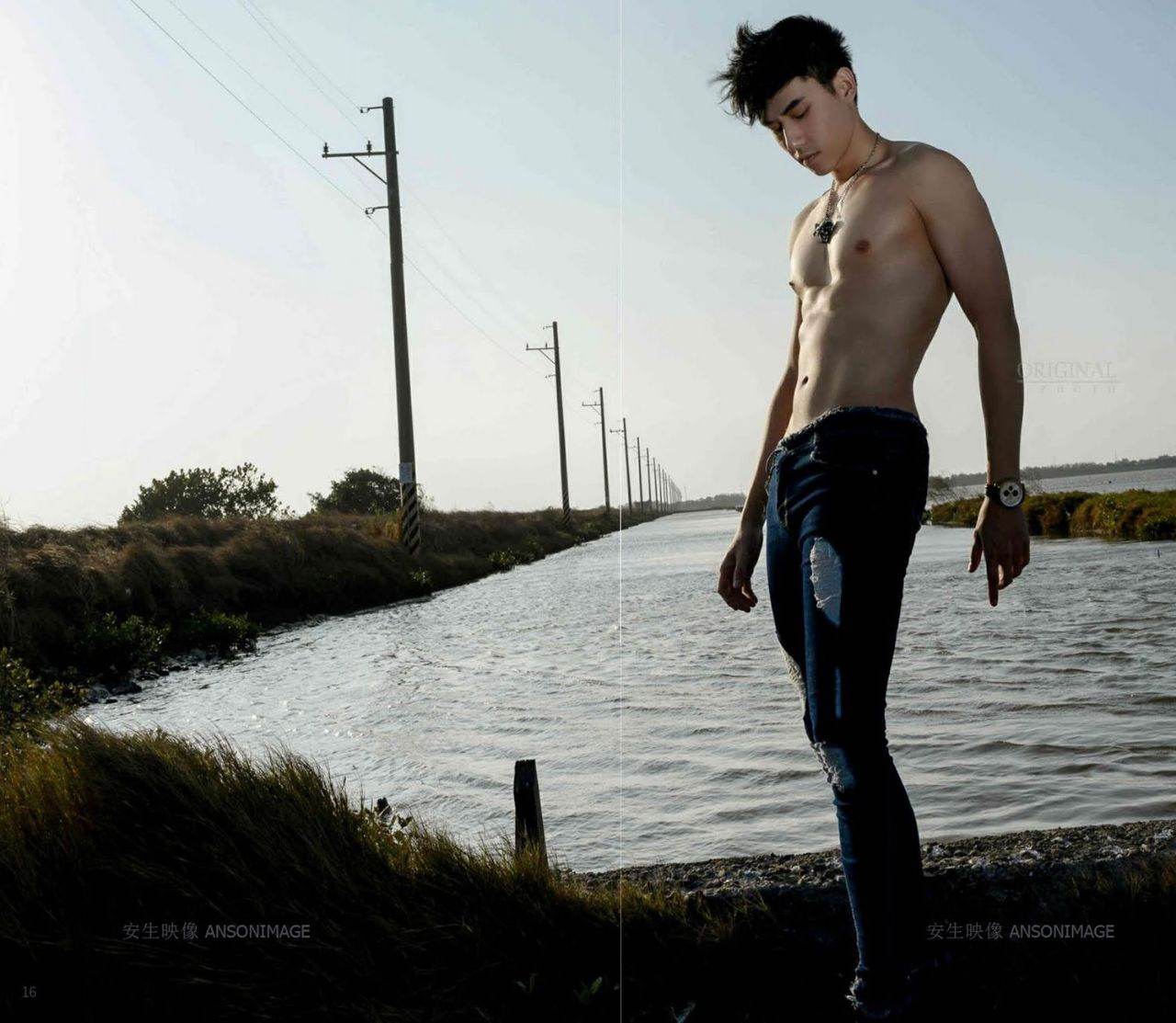 หนุ่มหล่อขึ้นปก 1005.2