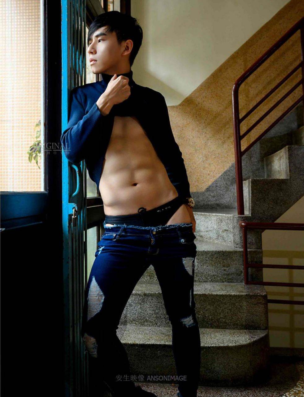 หนุ่มหล่อขึ้นปก 1005.2