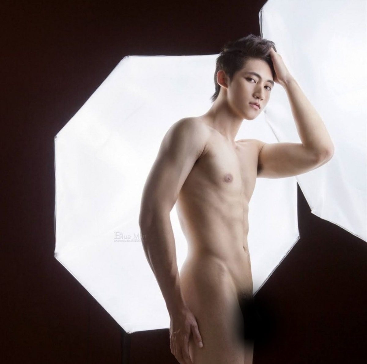 หนุ่มหล่อขึ้นปก 1007.1