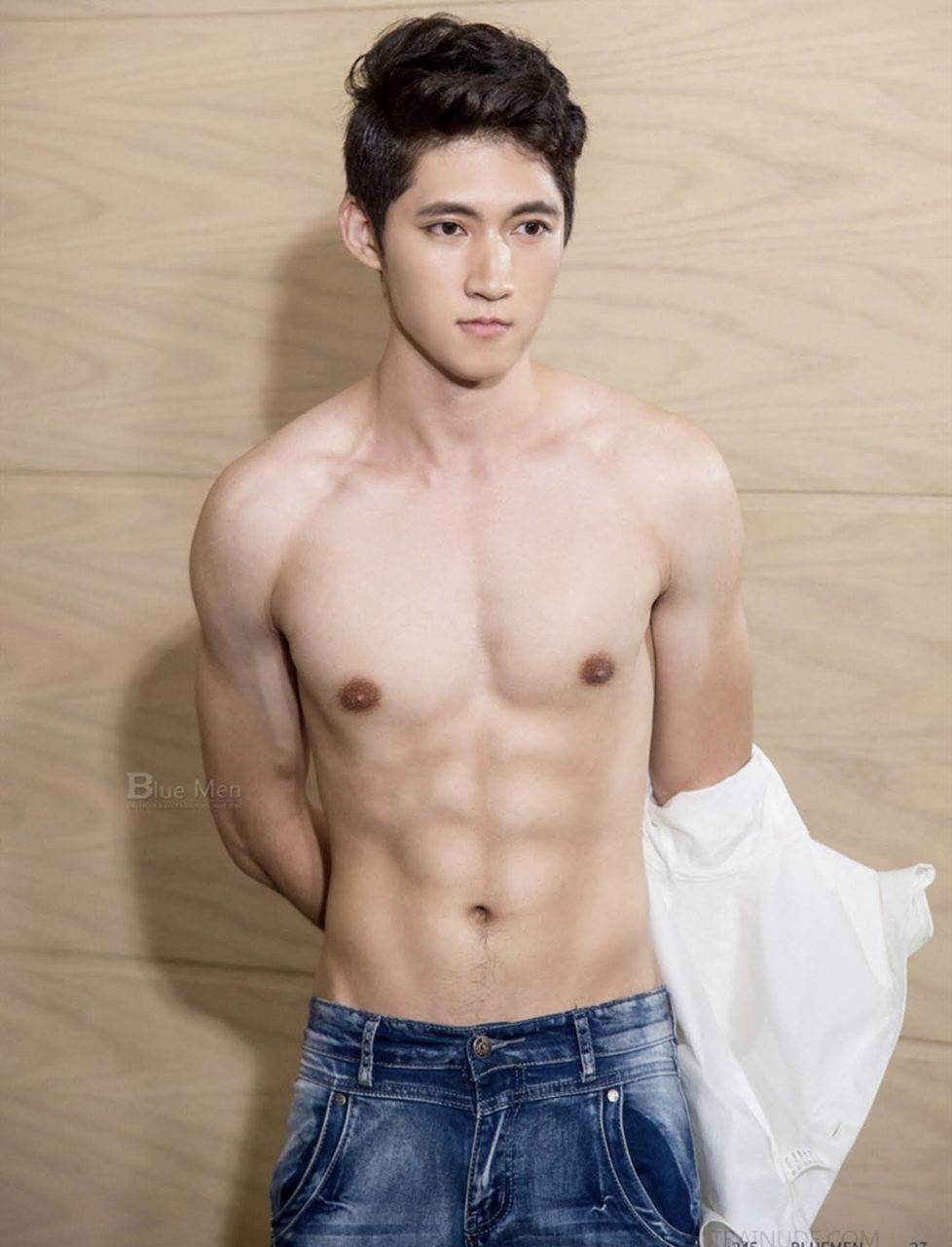 หนุ่มหล่อขึ้นปก 1007.1
