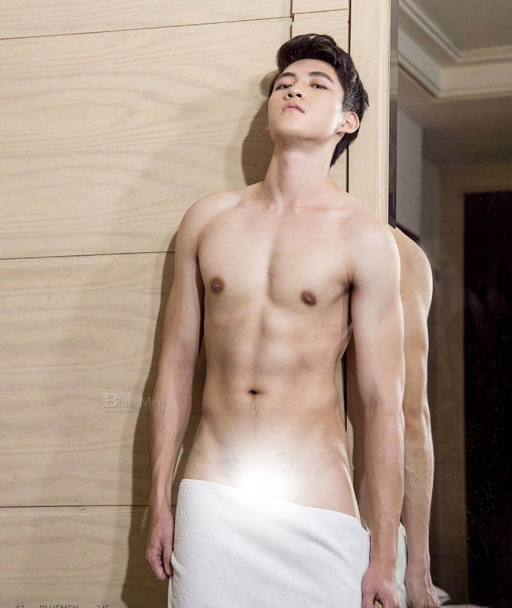 หนุ่มหล่อขึ้นปก 1007.1