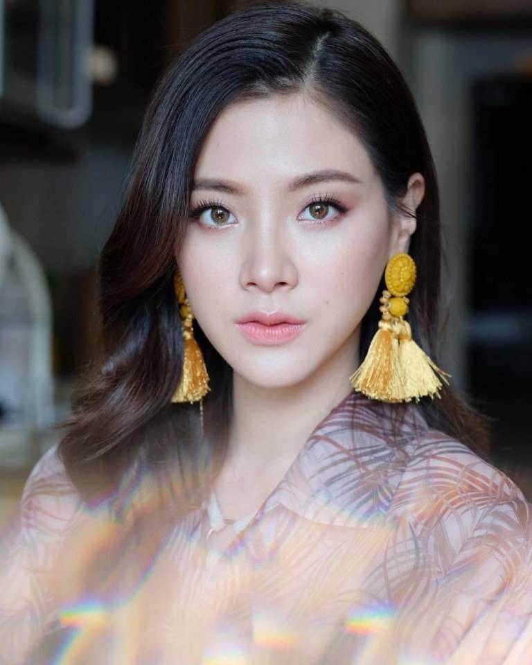 ใบเฟริน พิมพ์ชนก เรื่อง บัลลังก์หงส์