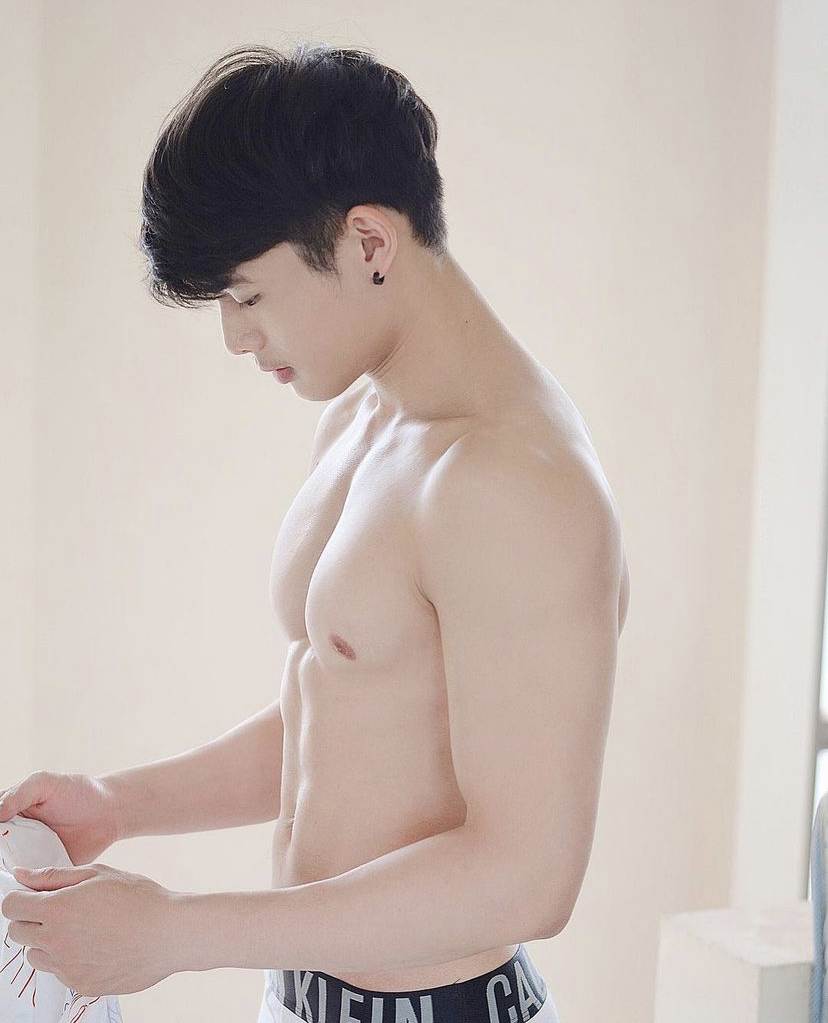 ผู้ชาย นมสวย {22}
