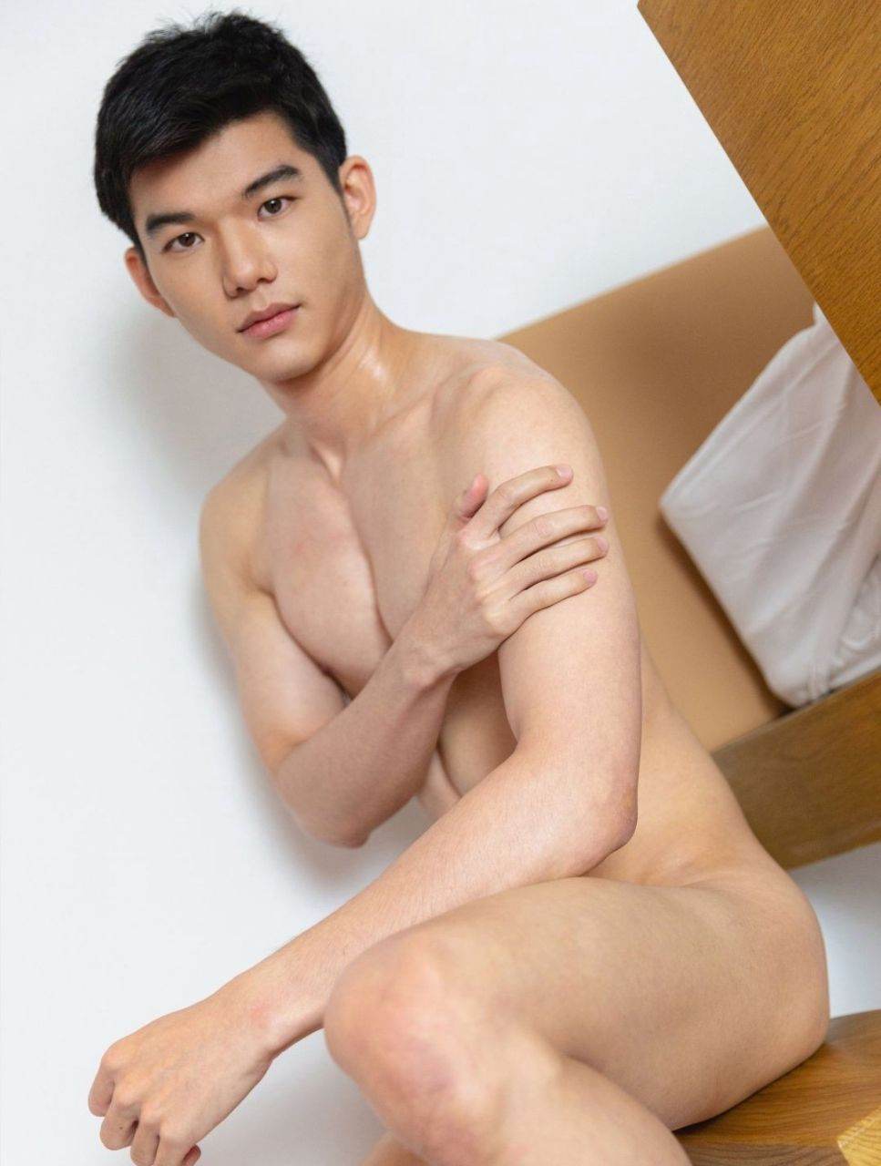 หนุ่มหล่อขึ้นปก 994.4