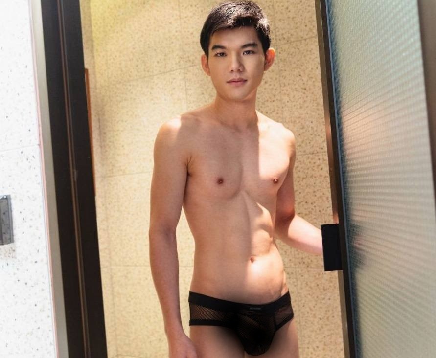 หนุ่มหล่อขึ้นปก 994.4