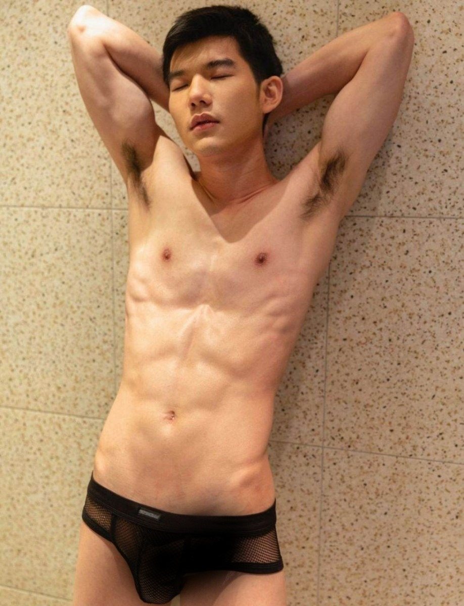 หนุ่มหล่อขึ้นปก 994.4