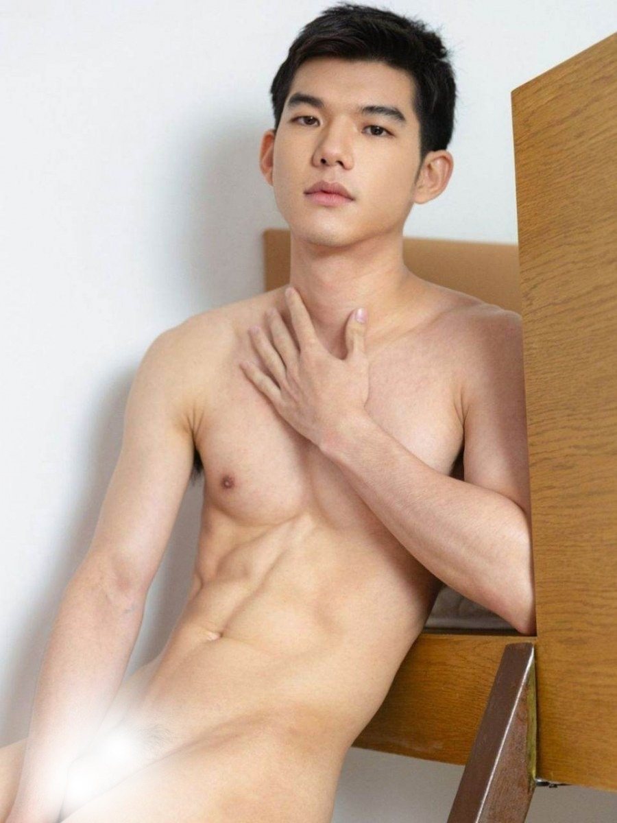 หนุ่มหล่อขึ้นปก 994.4
