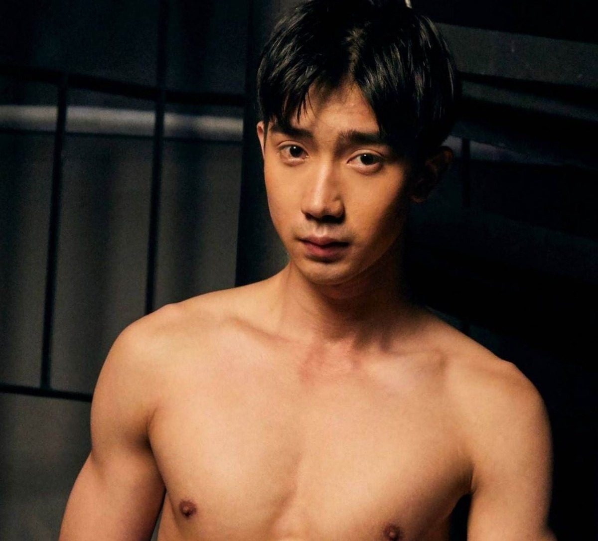 หนุ่มหล่อขึ้นปก 1000.4