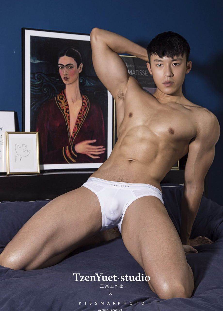 หนุ่มหล่อขึ้นปก 1002.4