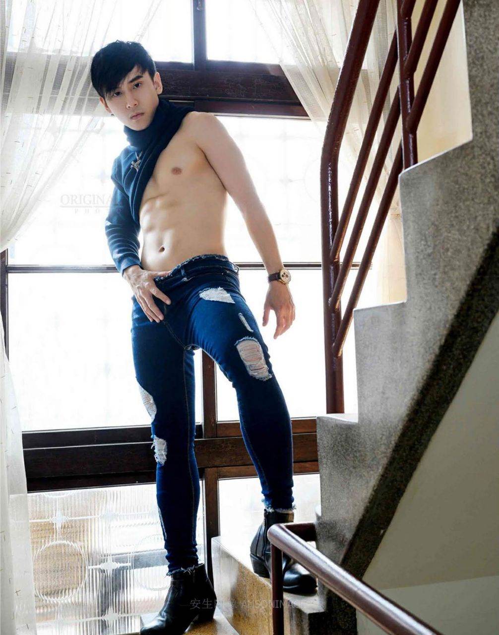 หนุ่มหล่อขึ้นปก 1005.3