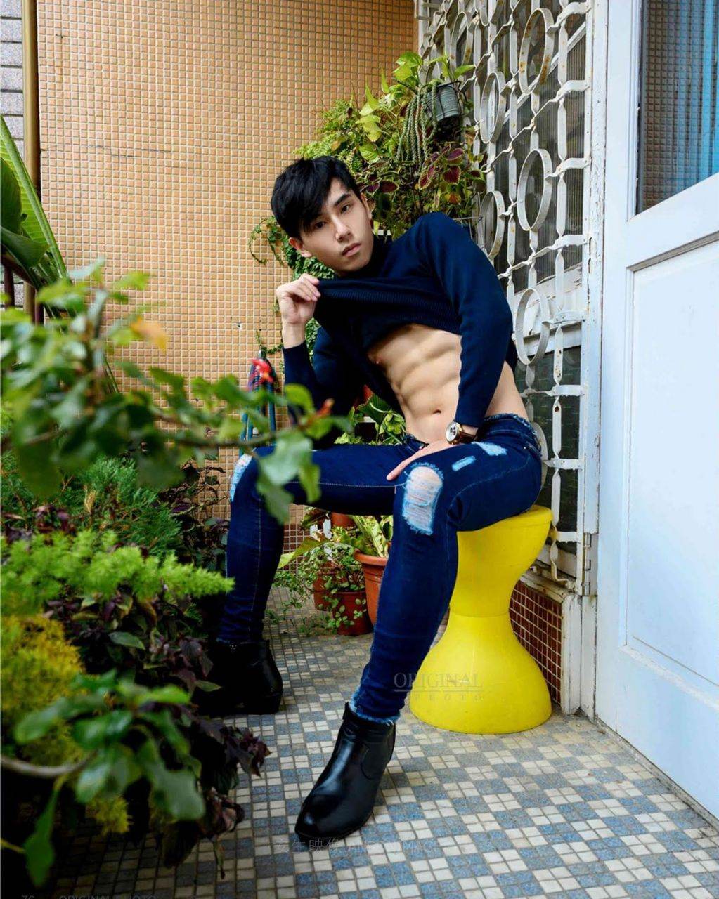 หนุ่มหล่อขึ้นปก 1005.3