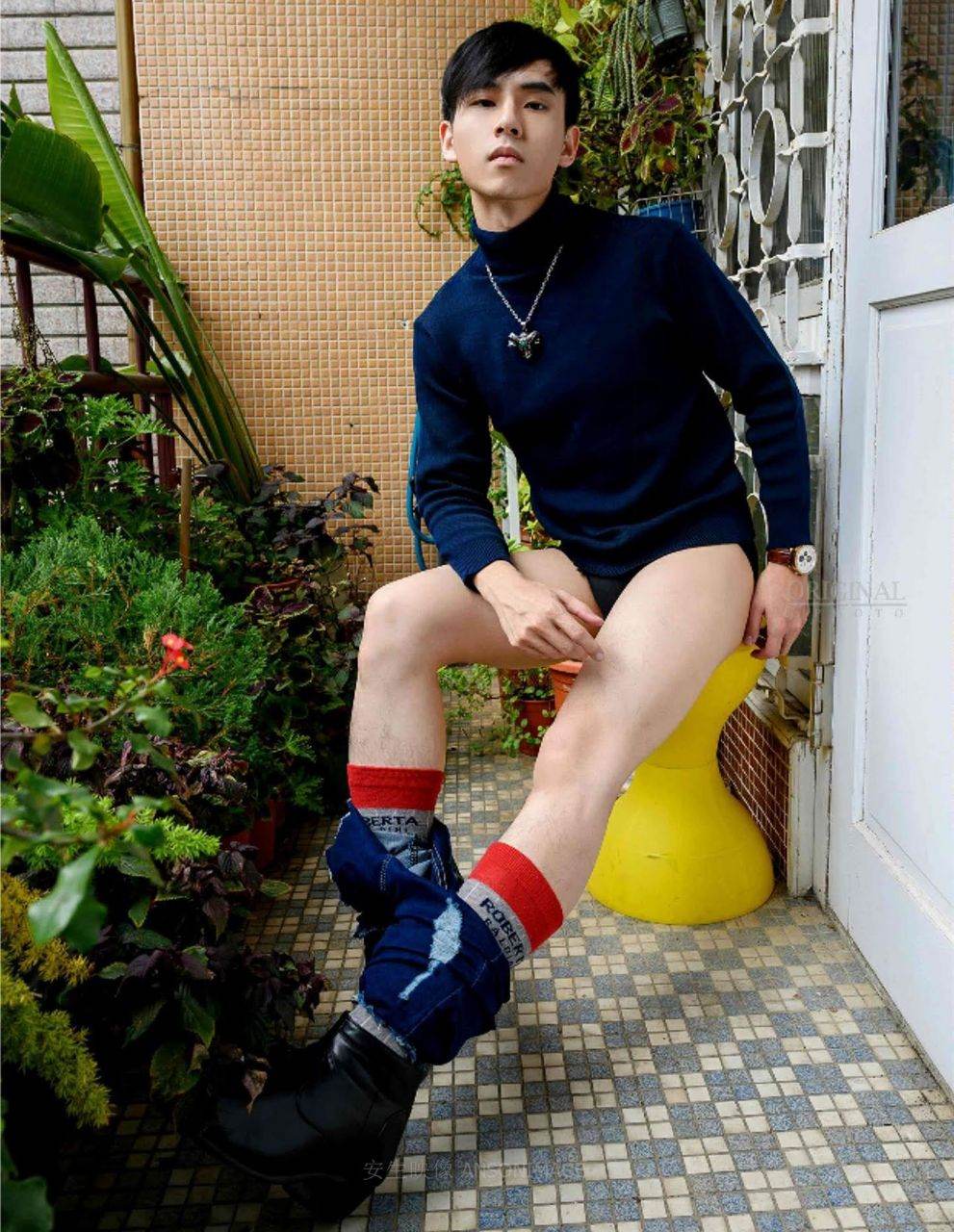 หนุ่มหล่อขึ้นปก 1005.3