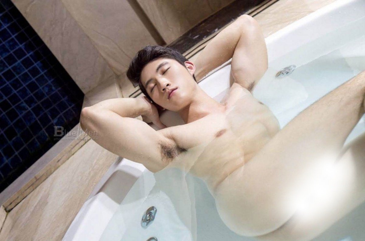 หนุ่มหล่อขึ้นปก 1007.2