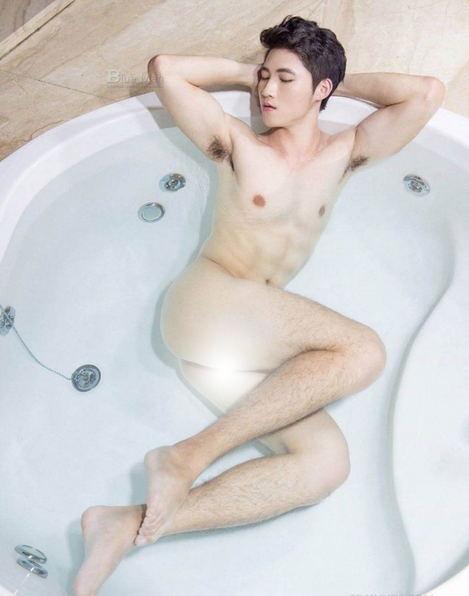 หนุ่มหล่อขึ้นปก 1007.2