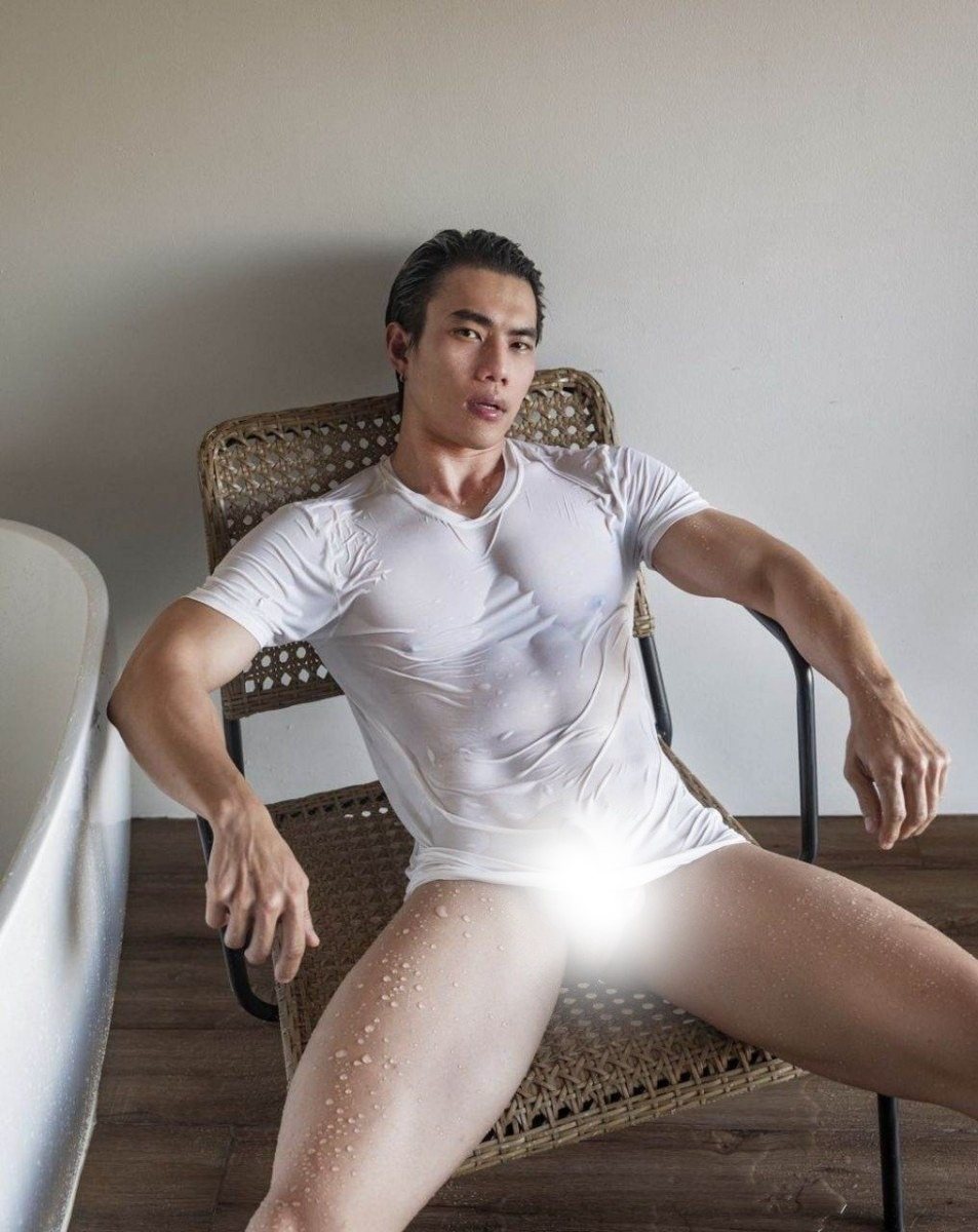 หนุ่มหล่อขึ้นปก 1009