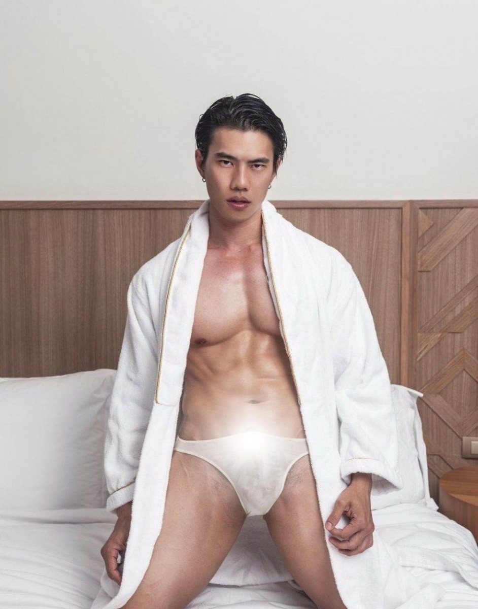 หนุ่มหล่อขึ้นปก 1009