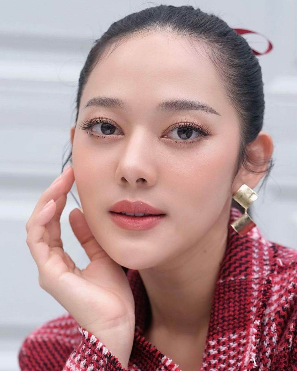 ทับทิม อัญรินทร์ เรื่อง ทะเลเดือด