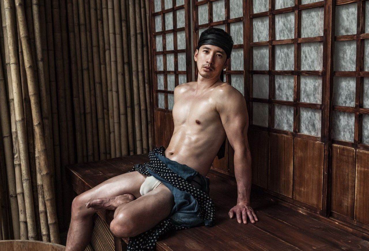 หนุ่มหล่อขึ้นปก 1011