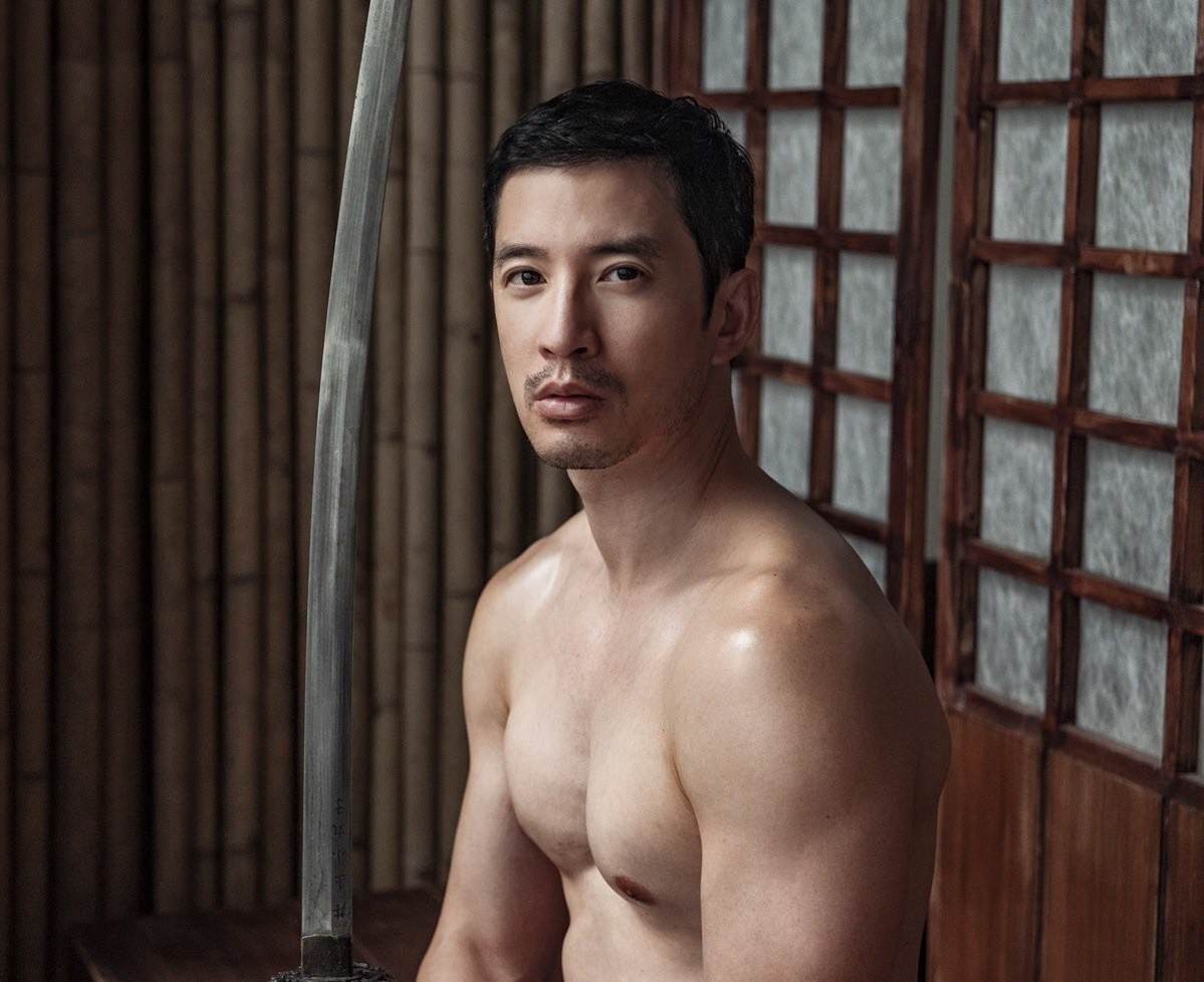 หนุ่มหล่อขึ้นปก 1011