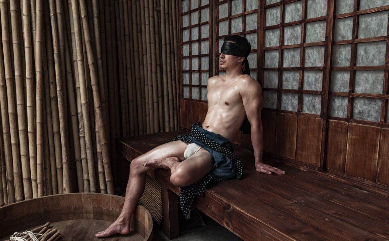 หนุ่มหล่อขึ้นปก 1011