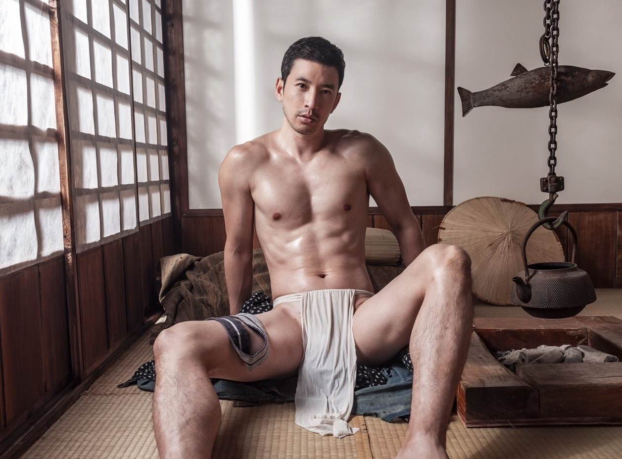 หนุ่มหล่อขึ้นปก 1011